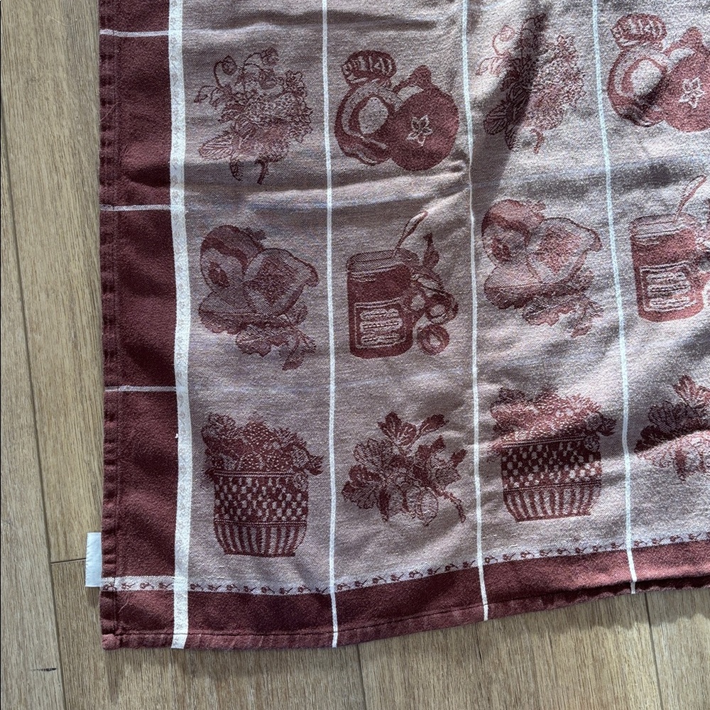 Cottagecore Patterned Table Cloth - Picture 6 of 7